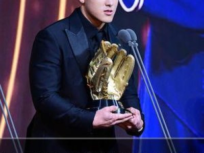 프로야구 신인왕과 골든글러브 동시에 수상한 선수 등장