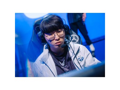 T1 스위스 스테이지 3라운드 맞붙자마자 무너짐